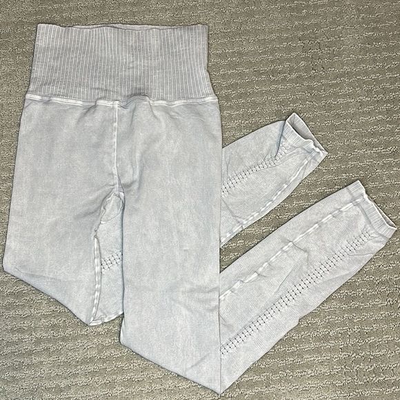 FREE PEOPLE | NWOT High-Rise 7/8 Length Good Karma Leggings in Ice Grey * - Picture 5 of 6